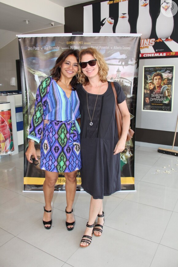 Patricia Pillar posa com Dira Paes na pré-estreia do filme 'O Segredo dos Diamantes', no Rio