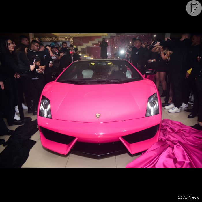 Melody ganhou de presente uma Lamborghini Gallardo cor de rosa, avaliada em  R$ 1,5 milhão - Purepeople