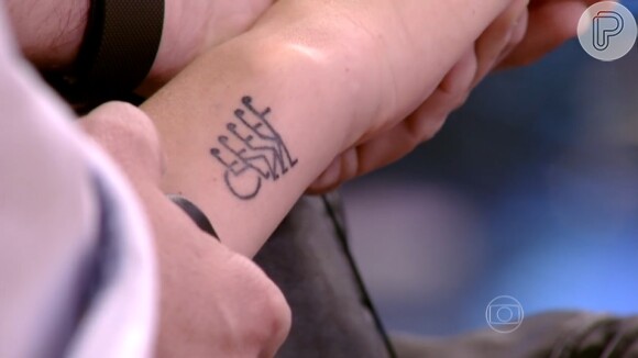 Lais Souza mostra duas tatuagens novas para Luciano Huck no 'Caldeirão'