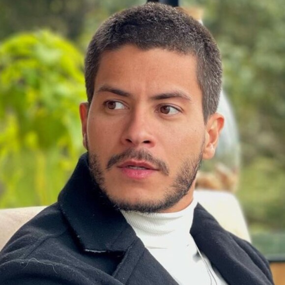 Arthur Aguiar rebate comentários sobre apresentação no 'Encontro'