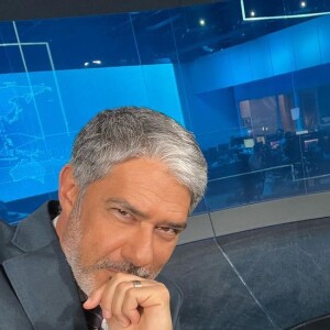 William Bonner âncora do Jornal Nacional queria deixar a bancada em 2023 e seguirá ao lado de Renata Vasconcellos