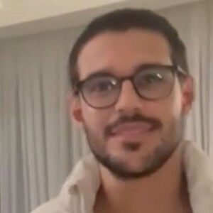 Rodrigo Mussi contou que acordou e começou a retirar os aparelhos