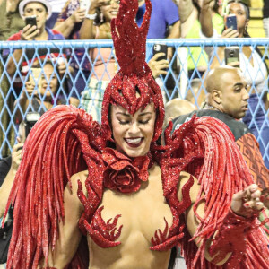 Paolla Oliveira admite que medo de ser reduzida como uma mulher sensual a afastou do Carnaval