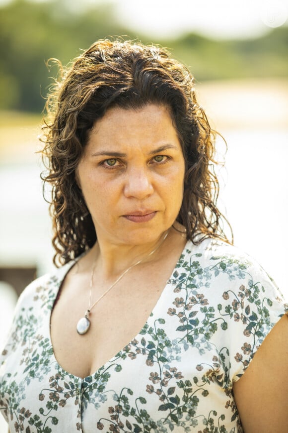 Novela 'Pantanal': Maria Bruaca (Isabel Teixeira) tem reação quando o marido diz que ela gosta de Levi (Leandro Lima), no capítulo de quinta-feira 9 de junho de 2022