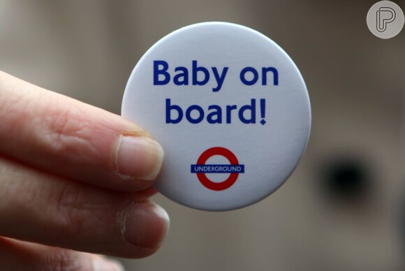 Durante o evento, Kate Middleton foi presenteada com um boton doado às grávidas que usam o transporte público londrino