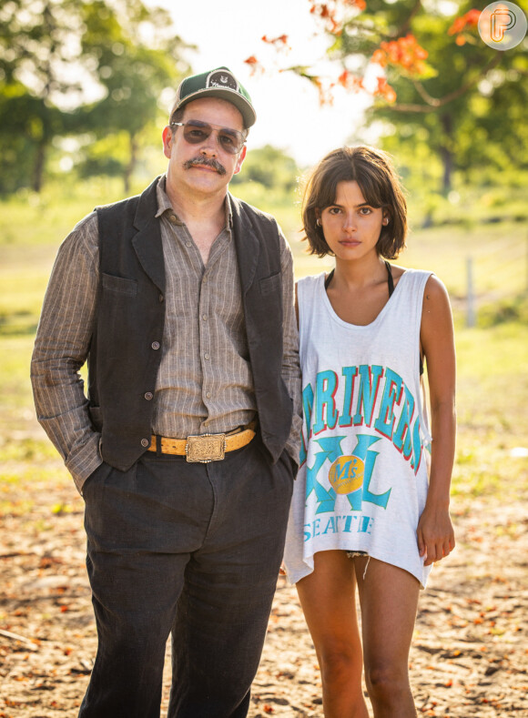 Filha de Tenório (Murilo Benicio), Guta (Julia Dalavia) fica grávida de Marcelo (Lucas Leto) na novela 'Pantanal' ainda achando que ele é seu meio-irmão por parte de pai