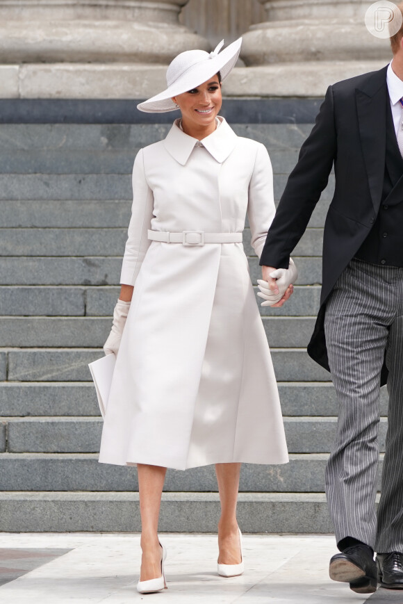 Meghan Markle escolheu um look all-white para raro compromisso com a família real