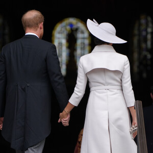Meghan Markle e Príncipe Harry ficaram de mãos dadas durante a aparição: a demonstração de carinho é pouco comum na família real britânica