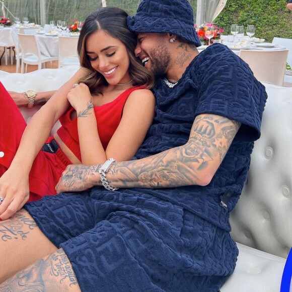 Bruna Biancardi e Neymar passaram a usar o anel após o aniversário da influenciadora