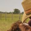 Novela 'Pantanal':  Maria Bruaca (Isabel Teixeira) fará sexo com Alcides (Juliano Cazarré)
