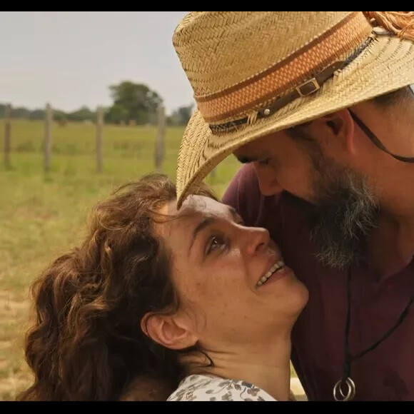 Novela 'Pantanal':  Maria Bruaca (Isabel Teixeira) fará sexo com Alcides (Juliano Cazarré)