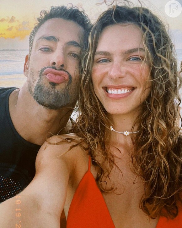 Mariana Goldfarb e Cauã Reymond começaram a namorar em abril de 2016