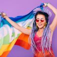 Orgulho LGBTQIA+: o que significa a bandeira arco-íris? Descubra itens de moda para looks com representatividade