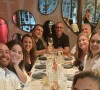 Paolla Oliveira e Diogo Nogueira participaram de um jantar ao lado de pessoas queridas, entre elas, Mariana Nogueira, empresária da atriz