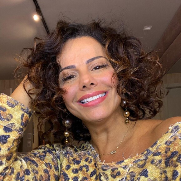 Grávida de 6 meses, Viviane Araujo quer realizar parto normal: 'Eu quero ter essa sensação'