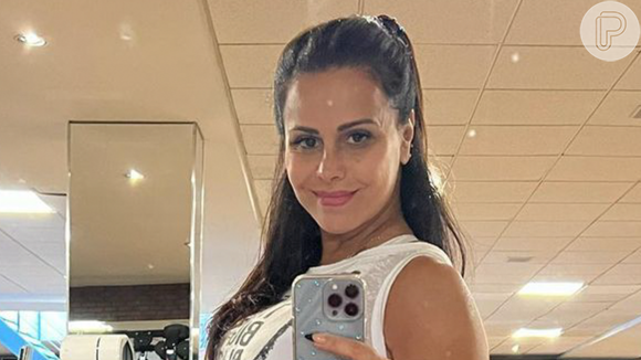 Viviane Araujo retomou os treinos na academia aos 5 meses de gravidez