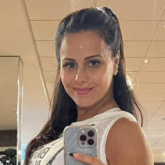 Viviane Araujo retomou os treinos na academia aos 5 meses de gravidez