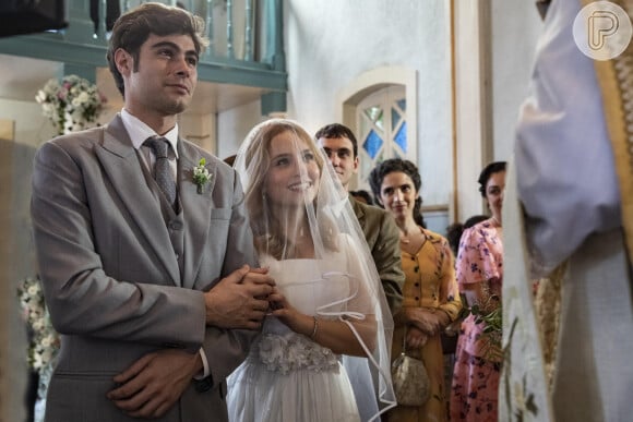 Novela 'Além da Ilusão': Isadora (Larissa Manoela) e Davi (Rafael Vitti) quase se casaram e agora ela vai se unir a Joaquim (Danilo Mesquita)