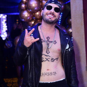 O ex-'BBB' Mahmoud Baydoun apostou em tatuagens falsas para look de cafetão