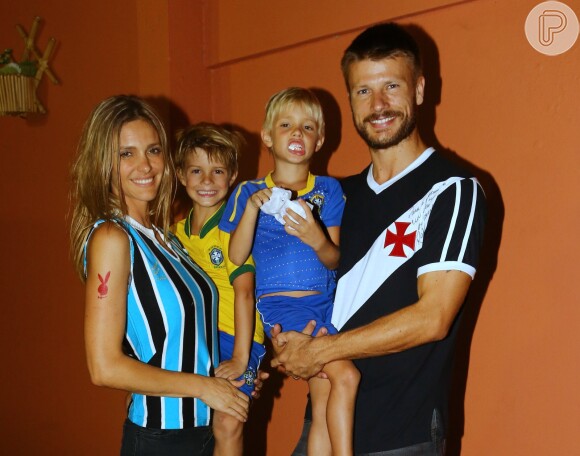 Fernanda Lima e Rodrigo Hilber são pais dos gêmeos João e Francisco