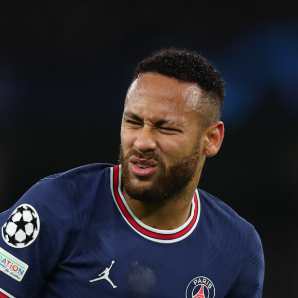 Neymar estava acompanhado da irmã e da namorada