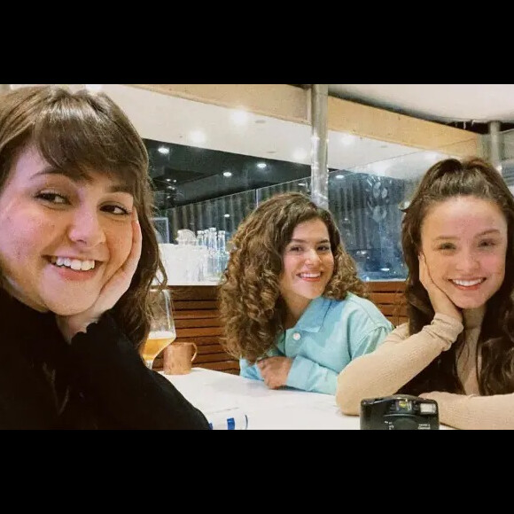 Larissa Manoela publicou um registro antigo ao lado de Klara Castanho