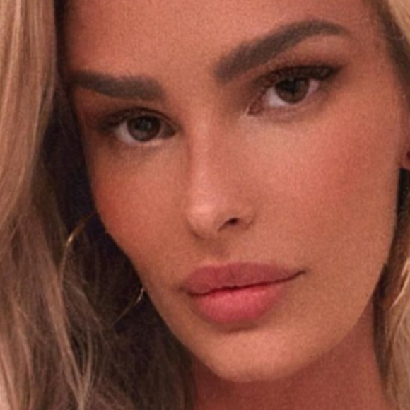 Yasmin Brunet voltou a causar nas redes sociais por conta de uma caixinha de perguntas