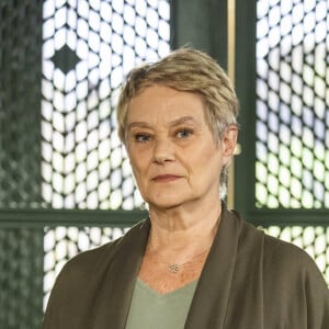 Novela 'Pantanal': Mariana  (Selma Egrei) fala para José Leôncio (Marcos Palmeira) que eles precisam fazer alguma coisa para que Jove (Jesuita Barbosa) e Juma (Alanis guillen)saiam da tapera
 