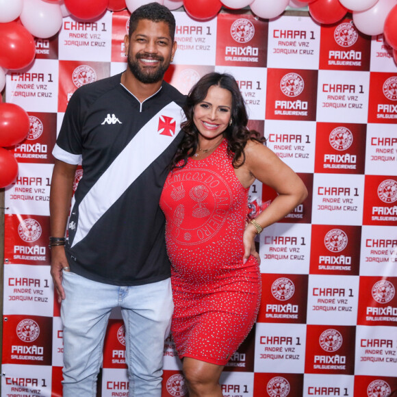 Grávida, Viviane Araujo contou com a presença do marido, Guilherme Militão