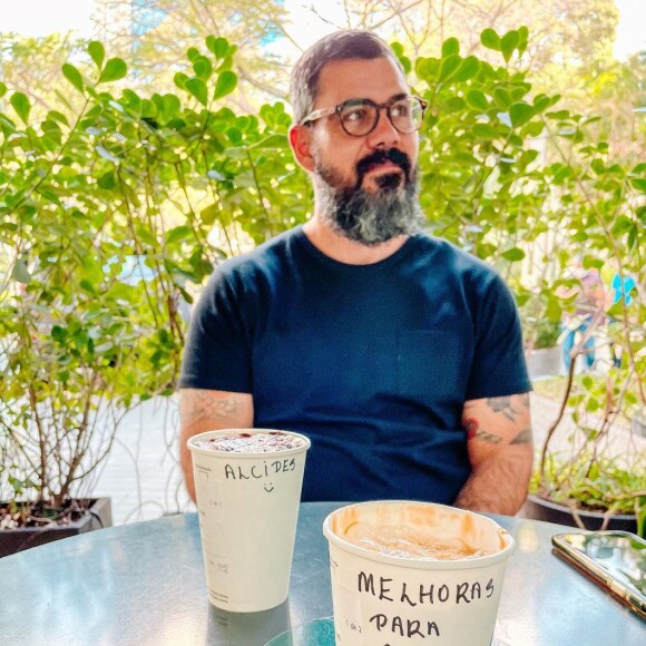 Filha de Juliano Cazarré: 'Mamou pela primeira vez, com muito sucesso! Hoje, mais uma vez, ela mamou de primeira e deu um show'