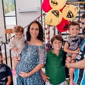Juliano Cazarré e Letícia ainda têm mais quatro filhos:  Vicente, 11 anos, Inácio, 9, Gaspar, de 2, e Maria Madalena, 1