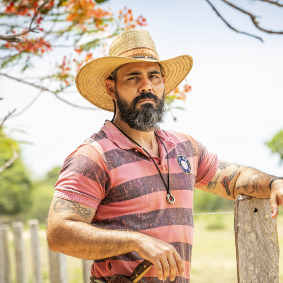 Juliano Cazarré interpreta Alcides em 'Pantanal'