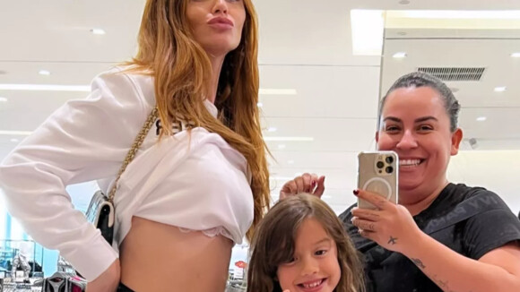 Cintia Dicker vai às compras com a enteada após revelar gravidez de Pedro Scooby. Fotos!