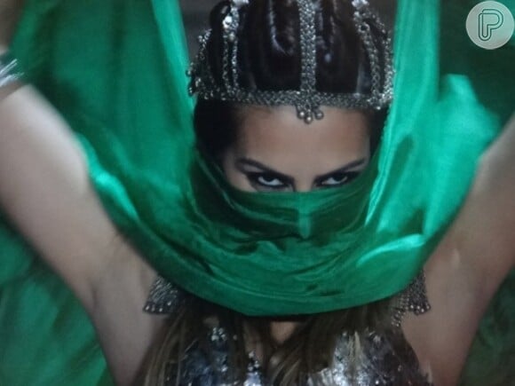 'Salve Jorge': Bianca (Cleo Pires) faz apresentação de dança turca no restaurante de Cyla (Walderez de Barros) nesta quinta-feira, 21 de março de 2013