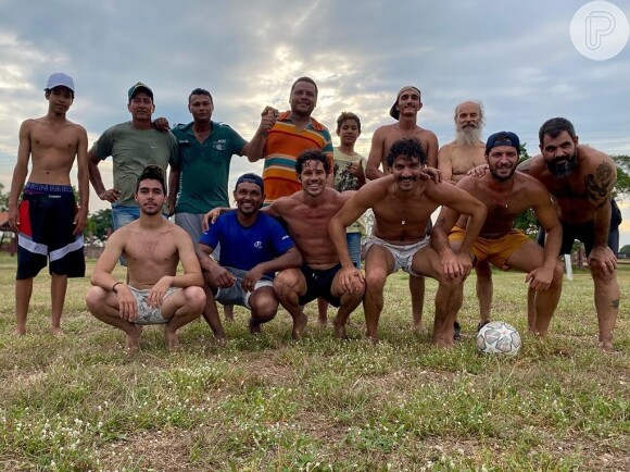 Tibério da novela 'Pantanal', Guito reuniu ainda parte do elenco para partida de futebol