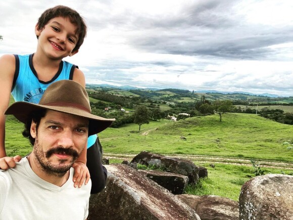 Guito, o Tibério de 'Pantanal', reúne momentos com o filho em rede social