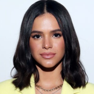 Bruna Marquezine é recebida com carinho em casa após as gravações de 'Besouro Azul' chegaram ao fim
 