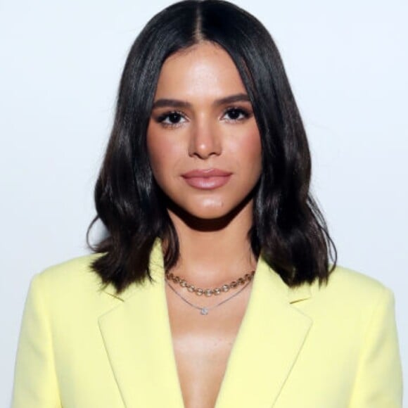 Bruna Marquezine é recebida com carinho em casa após as gravações de 'Besouro Azul' chegaram ao fim
 