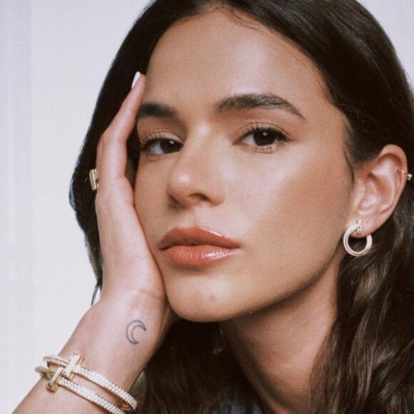 Bruna Marquezine ficou muito emocionada ao saber que dará vida a Penny