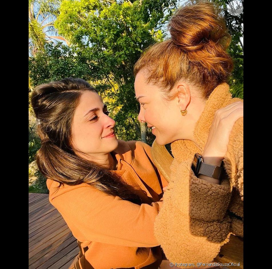 Fernanda Souza assumiu o romance com Eduarda Porto