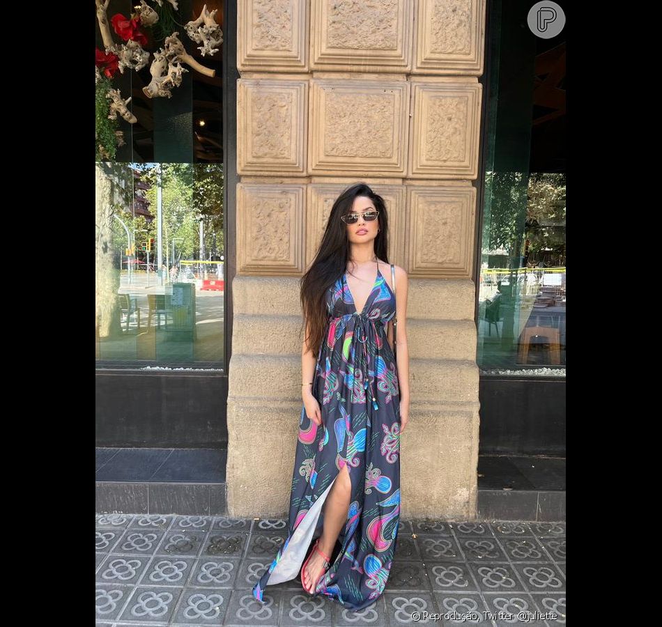 Vestido longo com modelagem ampla é uma peça queridinha de Juliette em viagem