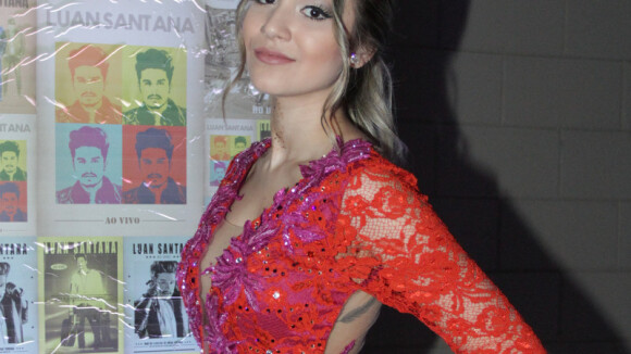Beleza da irmã de Luan Santana é destaque na gravação do DVD acústico do cantor