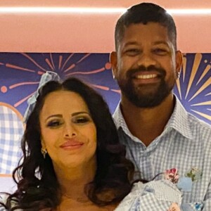 Viviane Araujo e Guilherme Militão fazem chá de bebê para Joaquim