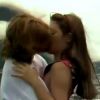 Carolina Dieckmann deu o primeiro beijo na TV foi com Victor Hugo na novela 'Sex Appeal', exibida em 1993. Em entrevista ao 'Altas Horas', ela comentou o assunto: 'A primeira pessoa que beijei na televisão, eu comecei a namorar'
