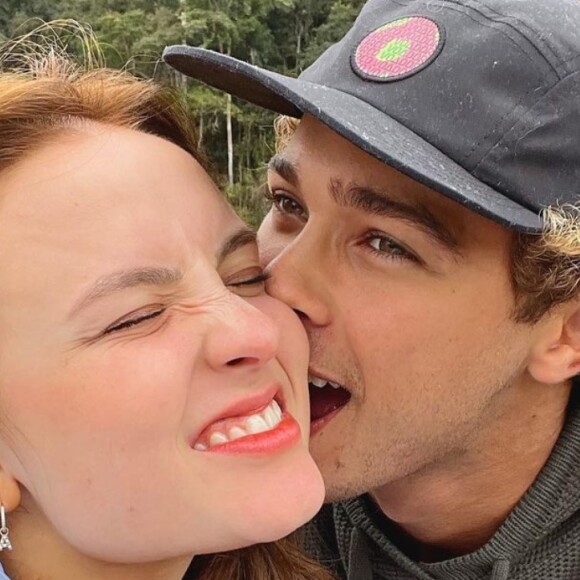 Após reatarem o namoro, André Luiz Frambach e Larissa Manoela curtem o final de semana juntos
 