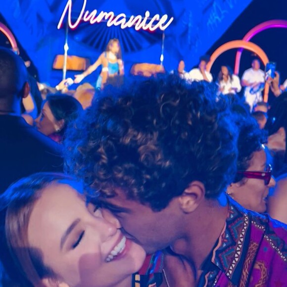 André Luiz Frambach usou as redes sociais para fazer uma declaração sobre o amor e deixou a Larissa Manoela derretida