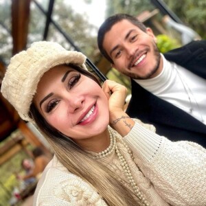 Maíra Cardi fala sobre casamento com Arthur Aguiar. "Poucas pessoas sabem da minha vida. Minhas amigas não aceitam ele"