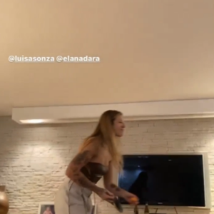 Luísa Sonza e Elana Dara ainda disputaram uma partida de ping-pong