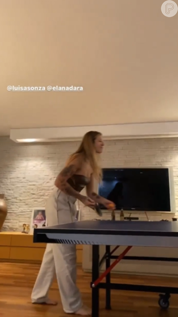 Luísa Sonza e Elana Dara ainda disputaram uma partida de ping-pong