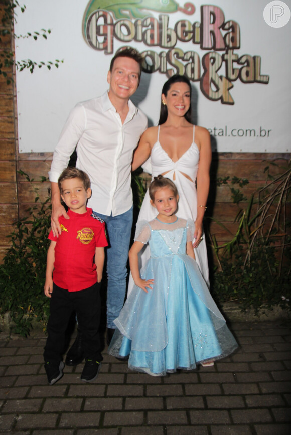 Filha mais velha de Thais Fersoza e Michel Teló, Melinda foi vestida de princesa Elsa, do filme 'Frozen'